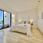 Miya Del Sol Heated Saltwater Pool Vila