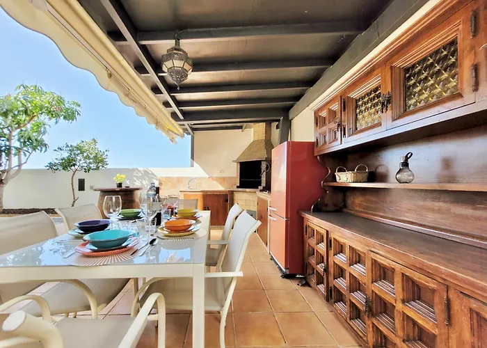 Вилла Miya Del Sol Heated Saltwater Pool